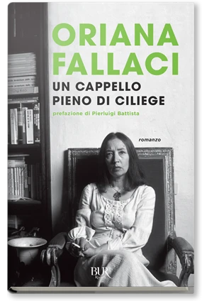 Un cappello pieno di ciliege